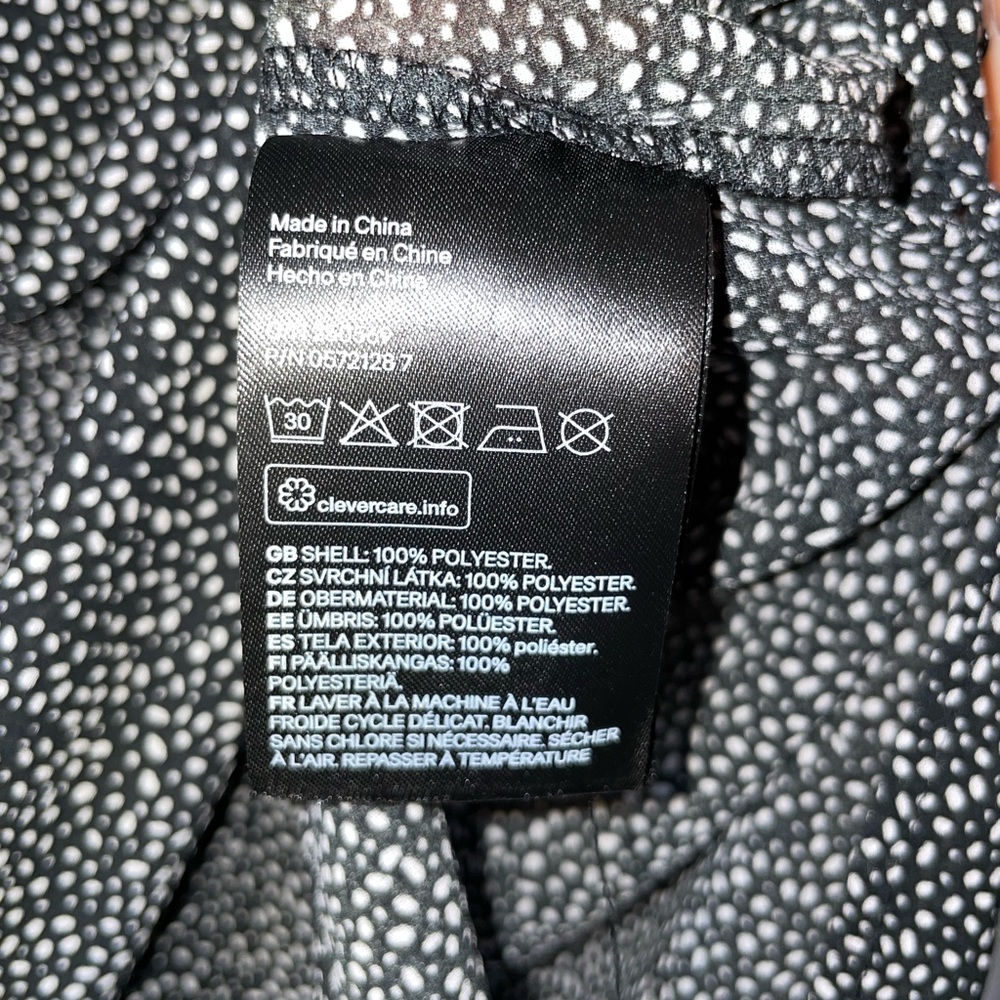 NWOT H&M Sleeveless Buttondown Blouse - Picture 8 of 9